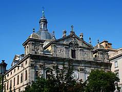 Palacio de Justicia Bildansicht Reiseführer  Die schöne Iglesia de las Salesas Reales beim Palacio de la Justicia